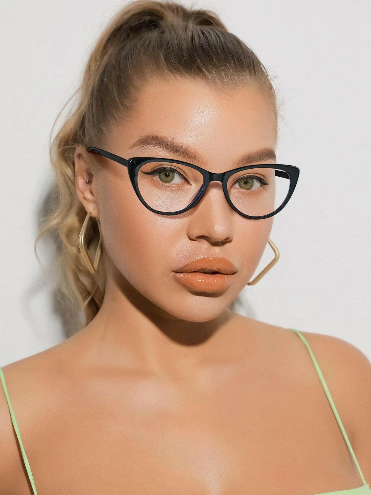 Look stylish and protect your eyes with our Cat Eye Anti-Blue Light Eyeglasses. Our glasses are designed with a cat eye silhouette and feature a special blue light filter, providing protection from harmful blue light emitted by digital screens. Enjoy lasting comfort with our glasses, designed for all-day use.