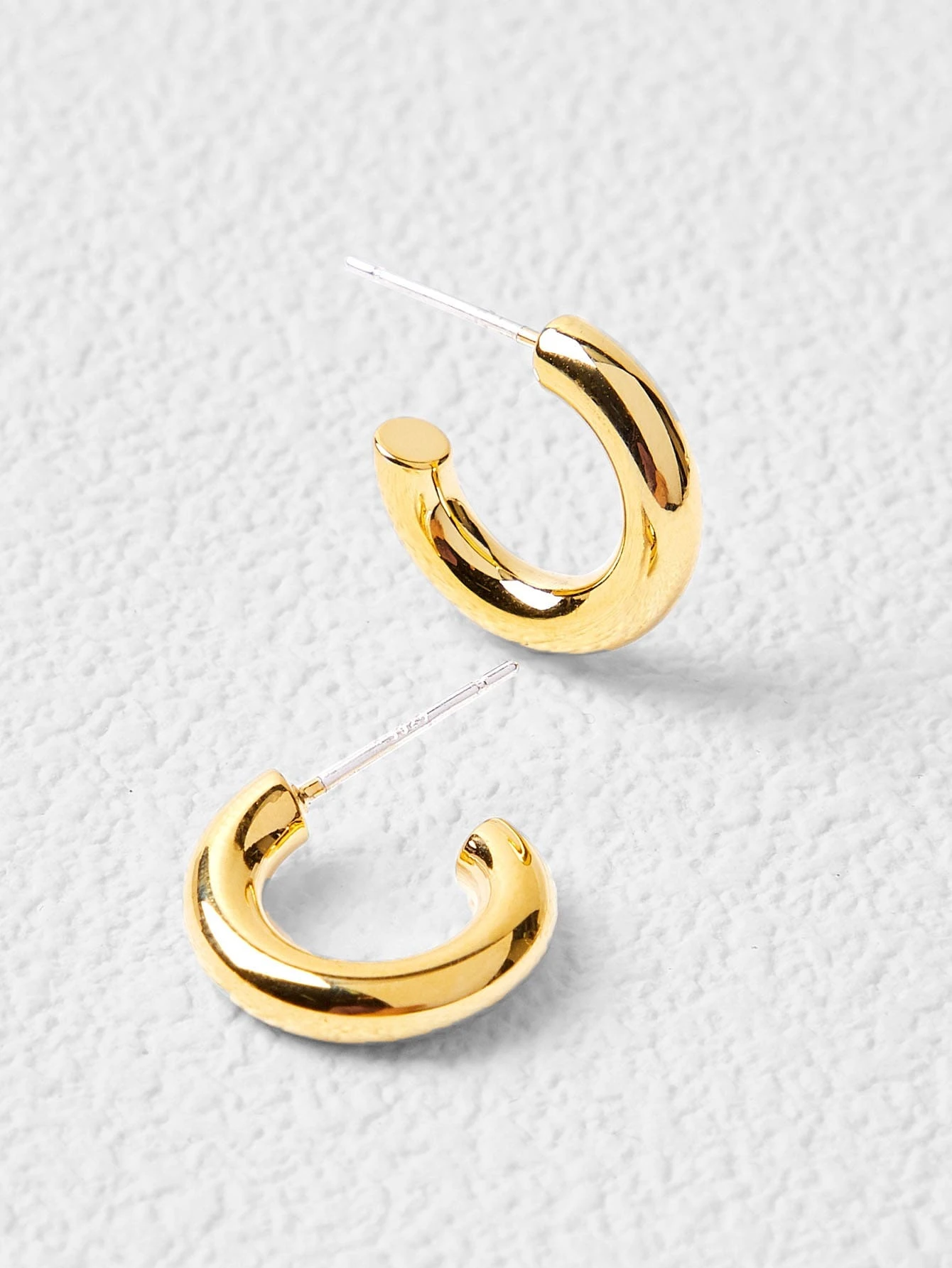 Minimalist hoop earrings, simple and versatile accessories with a clean and classic design, perfect for adding a touch of elegance and style to any outfit.