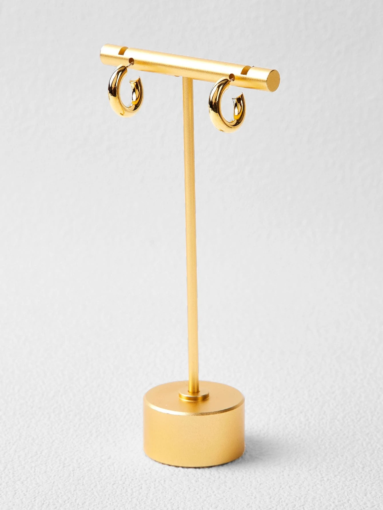 Minimalist hoop earrings, simple and versatile accessories with a clean and classic design, perfect for adding a touch of elegance and style to any outfit.