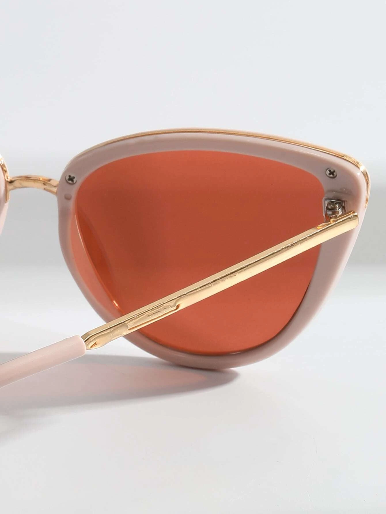 Pair of Cat Eye Fashion Sunglasses with stylish and feminine design. These sunglasses feature the classic cat-eye frame shape, offering a blend of vintage charm and modern fashion.