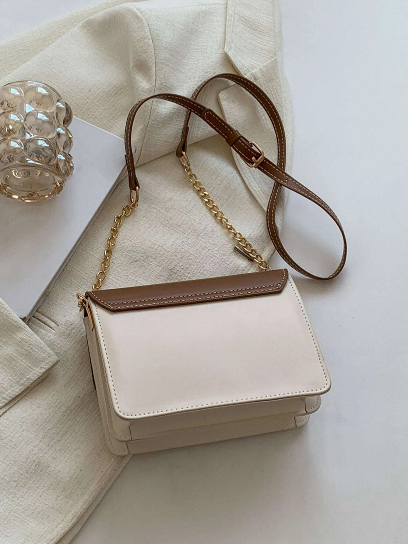 Mini square bag with color block flap design. This accessory combines modern design with vibrant color contrasts, offering a chic and stylish way to carry your essentials.