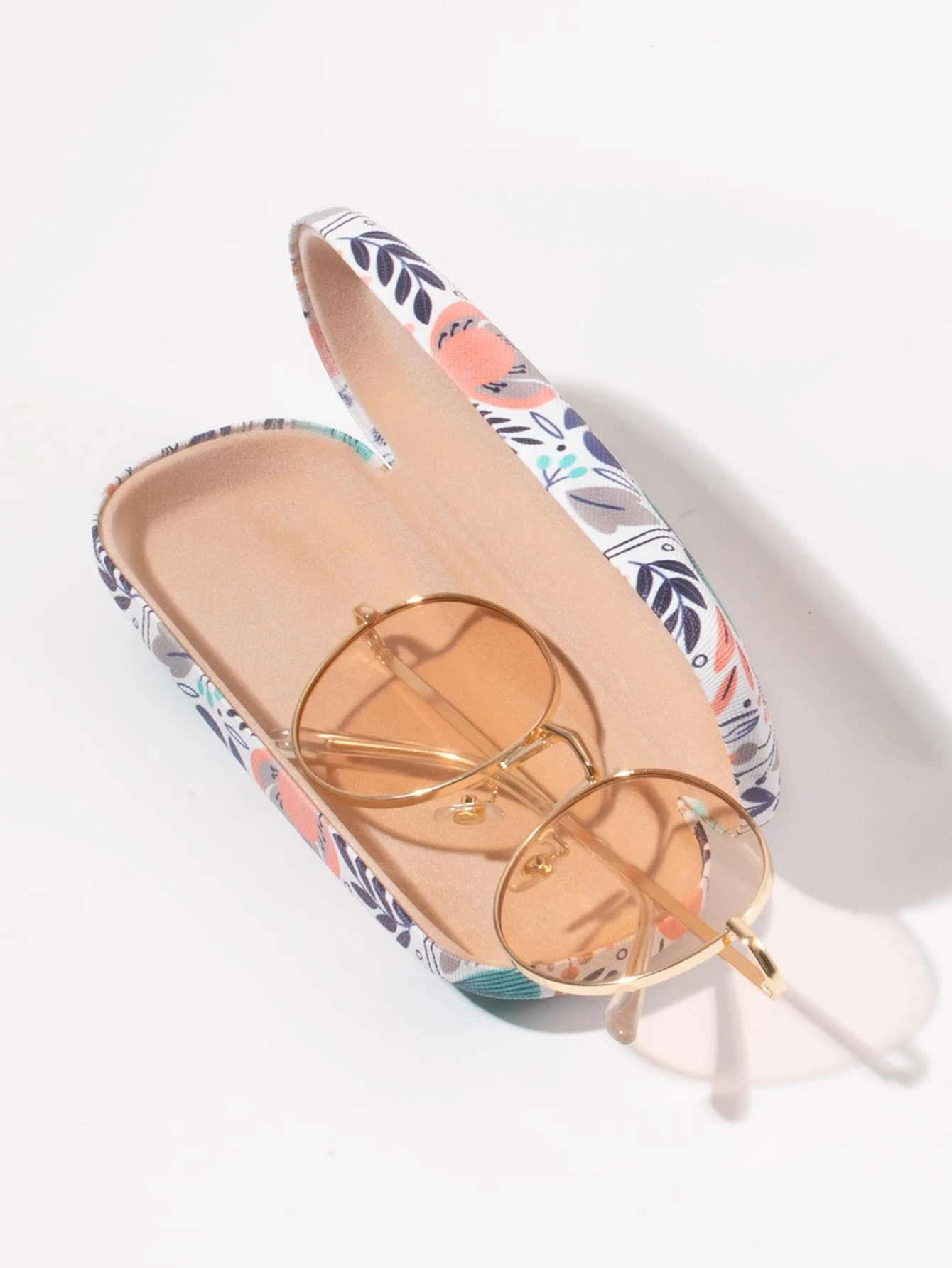 A glasses case featuring a floral print design. The case is designed to store and protect eyeglasses, sunglasses, or other optical frames. The floral print adds a touch of elegance and style to the case. This accessory is both functional and fashionable, offering a secure and stylish storage solution for eyewear.