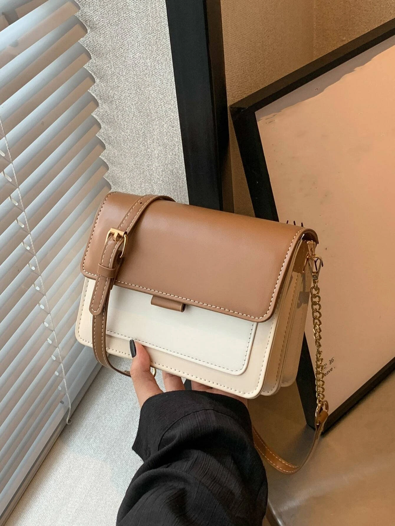 Mini square bag with color block flap design. This accessory combines modern design with vibrant color contrasts, offering a chic and stylish way to carry your essentials.
