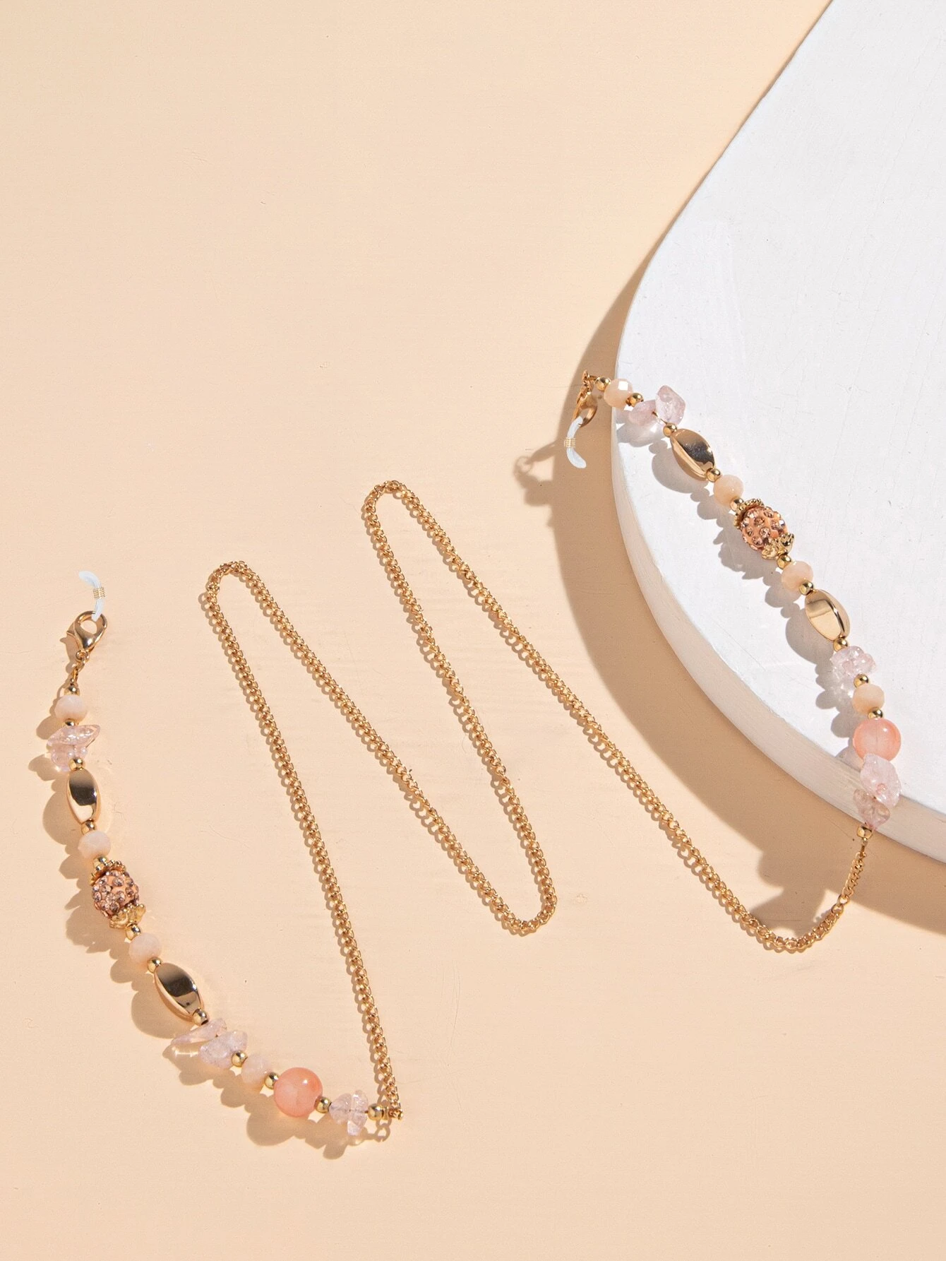 Glasses chain with crystal decorations, a blend of practicality and elegance to keep your eyewear stylishly close.