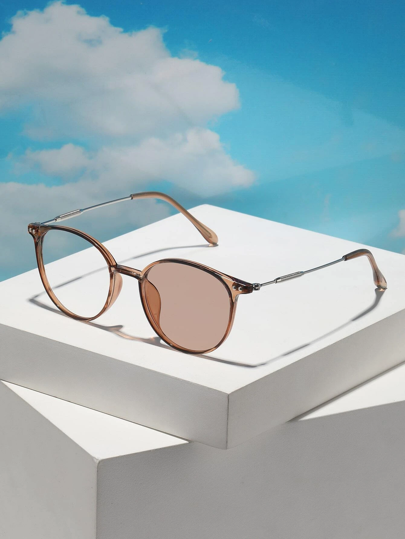 Round Frame Photochromic Fashion Glasses switch from clear to tinted when exposed to sunlight, providing science-backed UV protection and stylish style. These glasses feature a lightweight design with a round frame, making them perfect for outdoor activities.