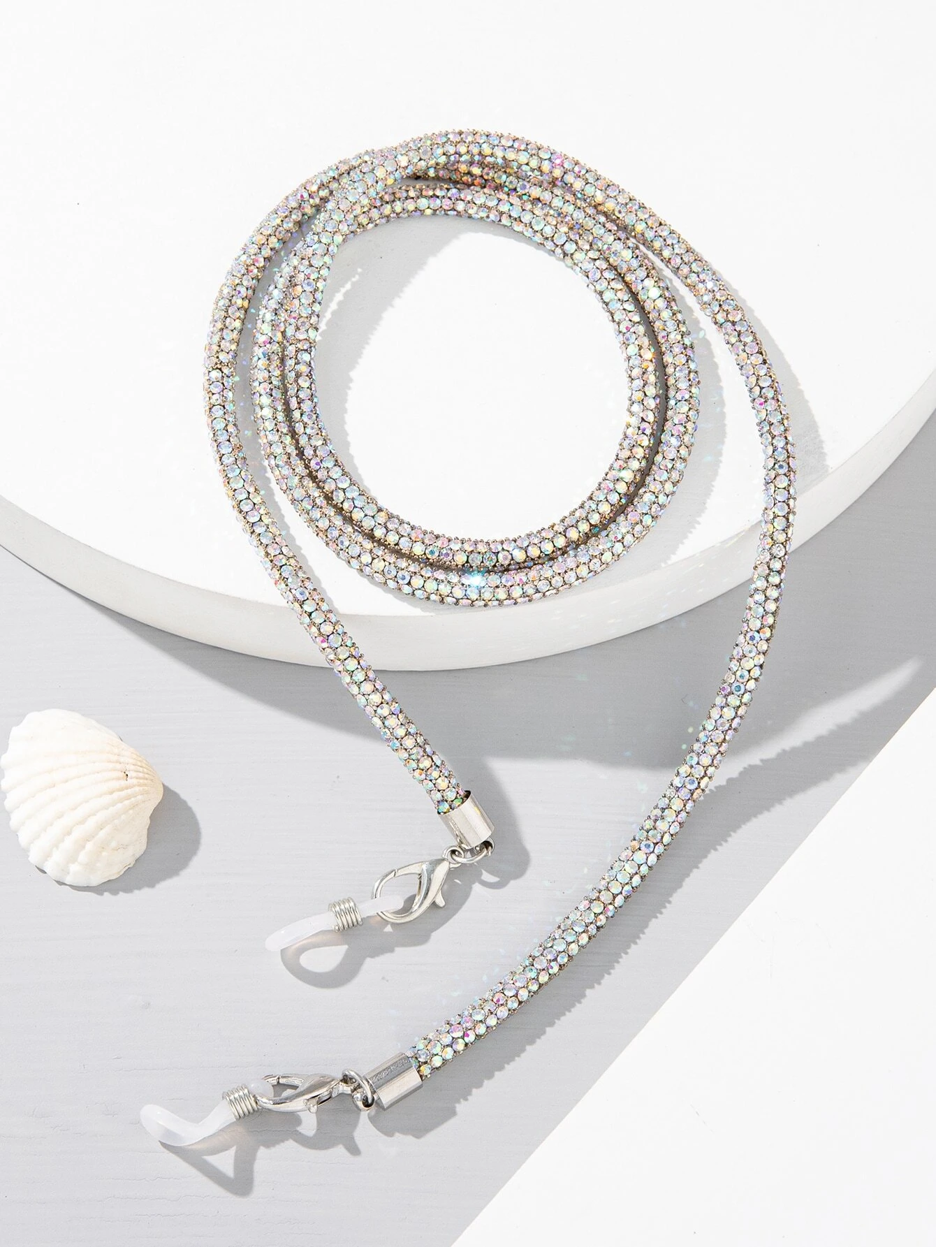 Rhinestone decor glasses chain, a fashionable and practical accessory designed to keep your eyewear secure, adorned with dazzling rhinestones for a touch of elegance and charm.