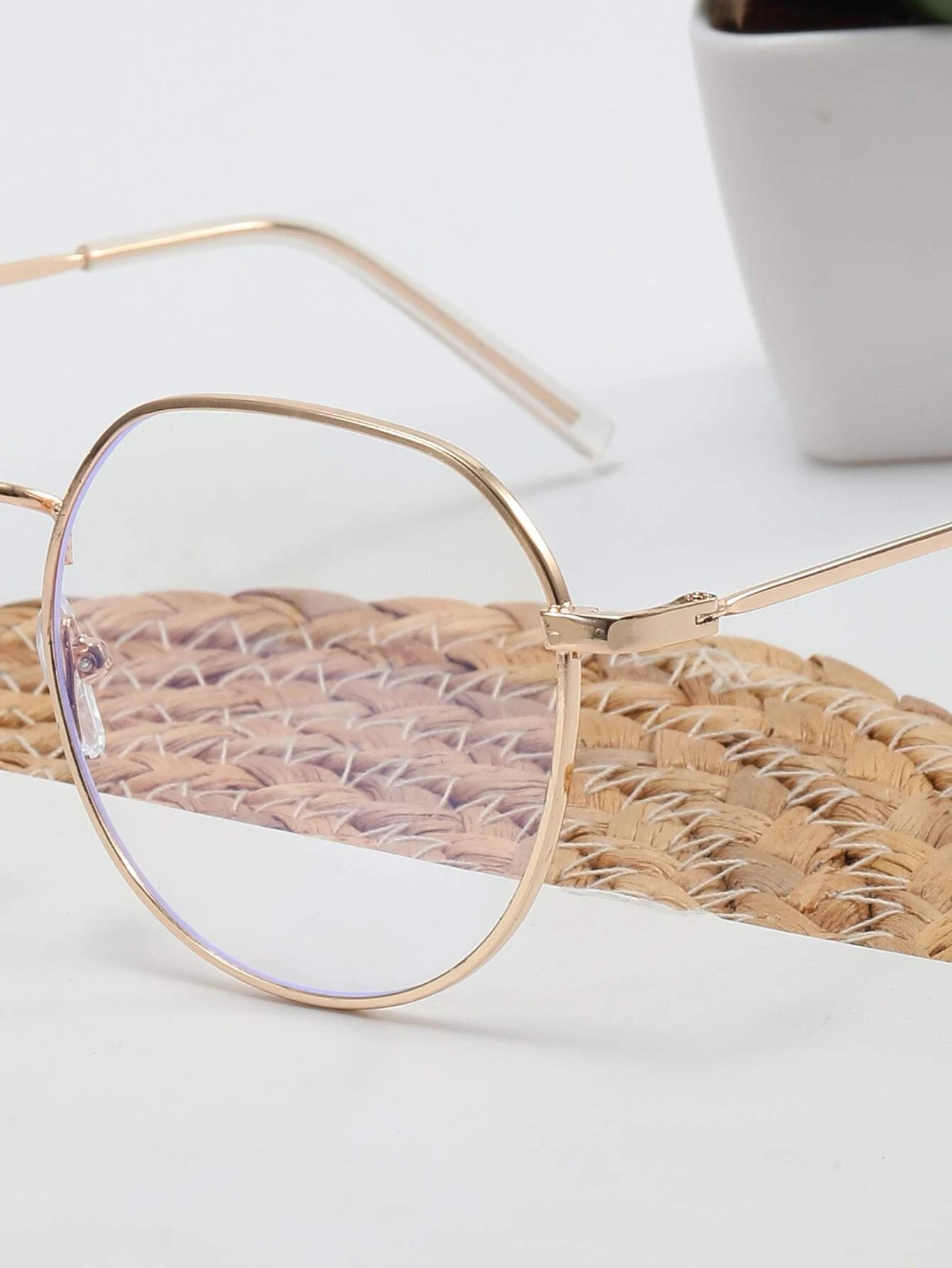 These Metal Frame Anti-Blue Light Eyeglasses provide superior protection from harmful blue light radiation. Stylish and lightweight, they feature a sleek metal frame and blue light filtering lenses, perfect for long-term use. Enjoy maximum comfort and protection 20% better than standard eyeglasses.