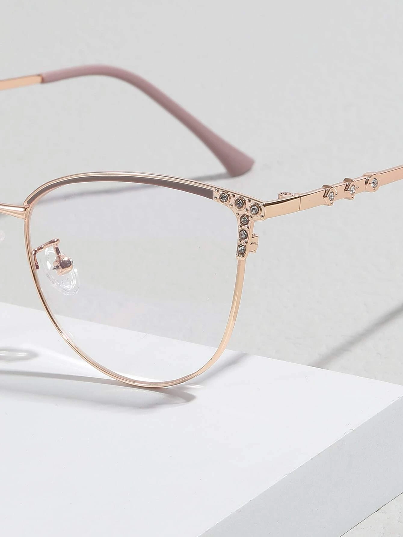 Stay stylish and protect your eyes with Cat Eye Anti-Blue Light Eyeglasses. These eyeglasses effectively reduce blue light exposure by up to 95%, helping to reduce digital eye strain, headaches, and sleep disturbances. Enjoy crystal clarity and reliable protection without compromising on style.