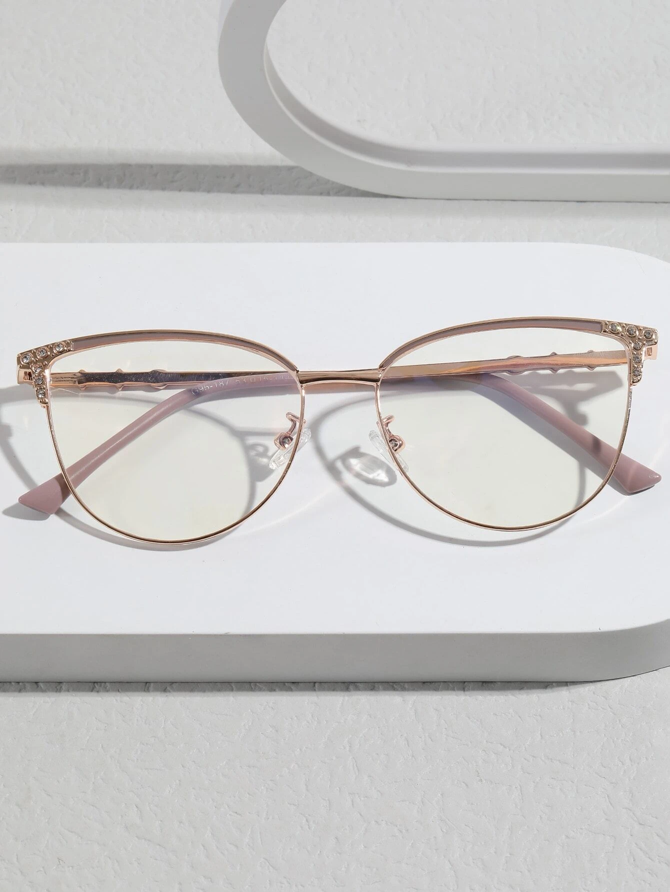 Stay stylish and protect your eyes with Cat Eye Anti-Blue Light Eyeglasses. These eyeglasses effectively reduce blue light exposure by up to 95%, helping to reduce digital eye strain, headaches, and sleep disturbances. Enjoy crystal clarity and reliable protection without compromising on style.