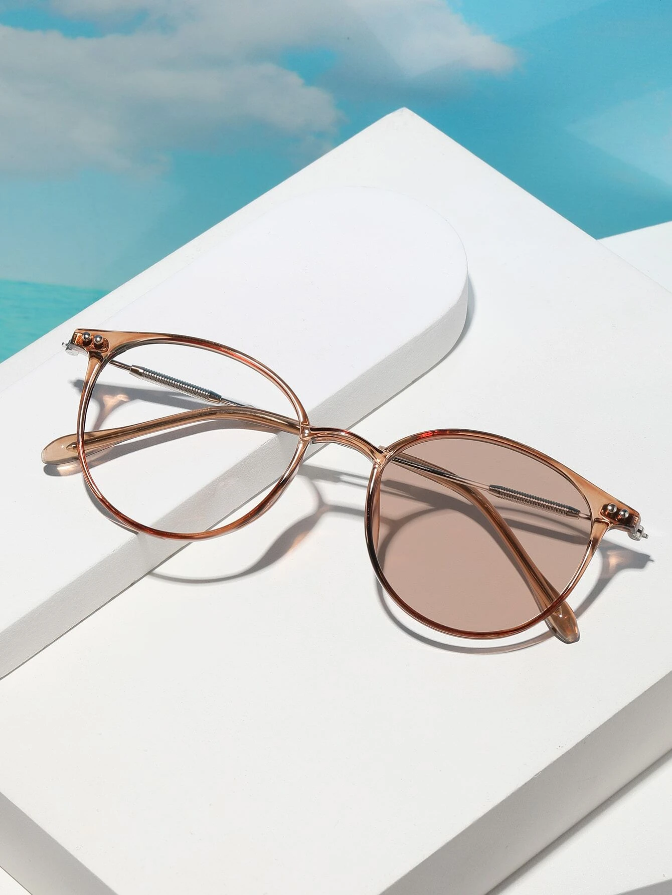 Round Frame Photochromic Fashion Glasses switch from clear to tinted when exposed to sunlight, providing science-backed UV protection and stylish style. These glasses feature a lightweight design with a round frame, making them perfect for outdoor activities.