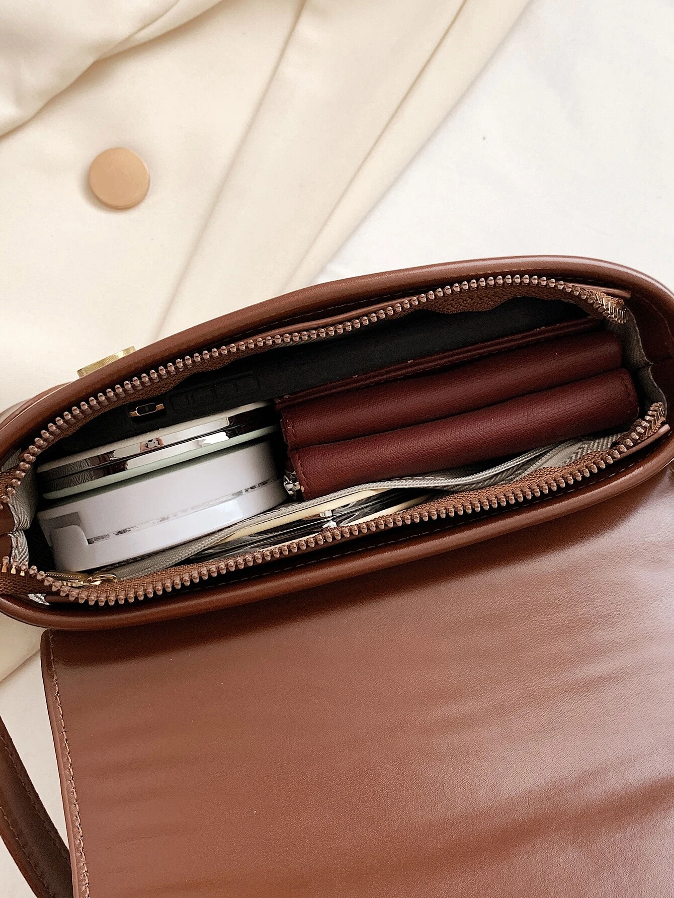 Square bag with colorblock flap design. This accessory boasts a modern and dynamic look, featuring contrasting color panels that add visual interest and style to your ensemble.