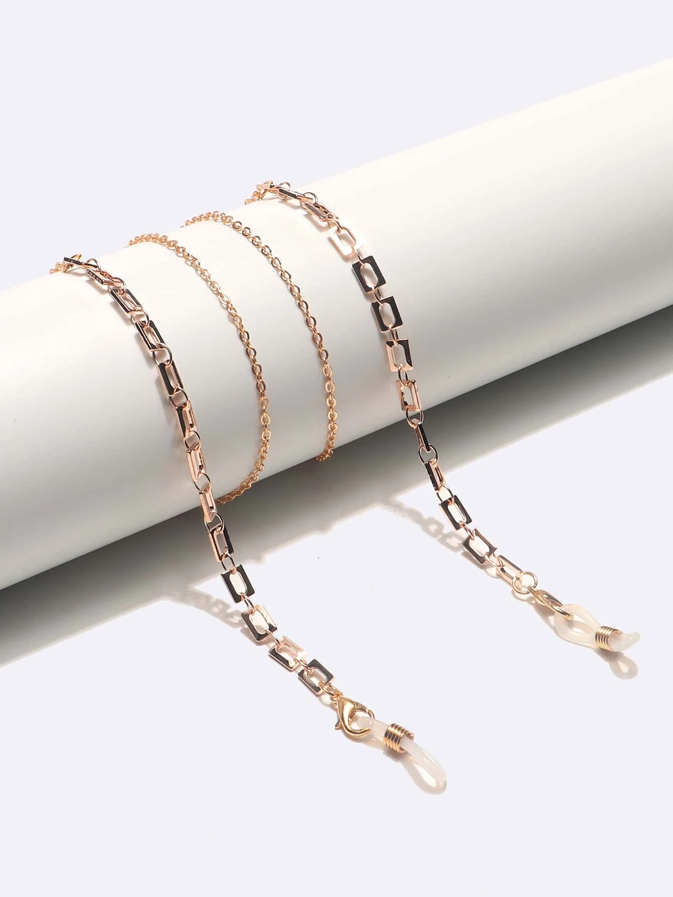 Geometric decor glasses chain, a fashionable and functional accessory for keeping your eyewear close.