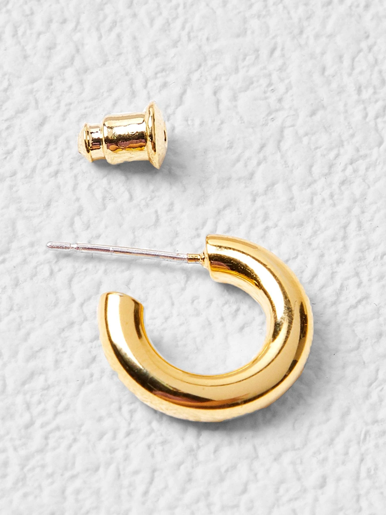 Minimalist hoop earrings, simple and versatile accessories with a clean and classic design, perfect for adding a touch of elegance and style to any outfit.