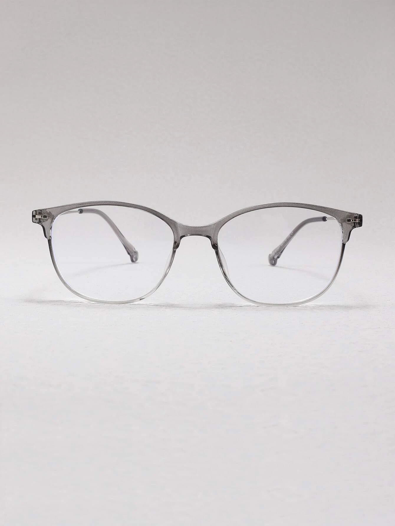 The Minimalist Frame Anti-Blue Light Eyeglasses block 99% of blue light, the wavelength emitted by digital devices, to reduce digital eye strain. The minimalistic frame ensures maximum comfort and style.