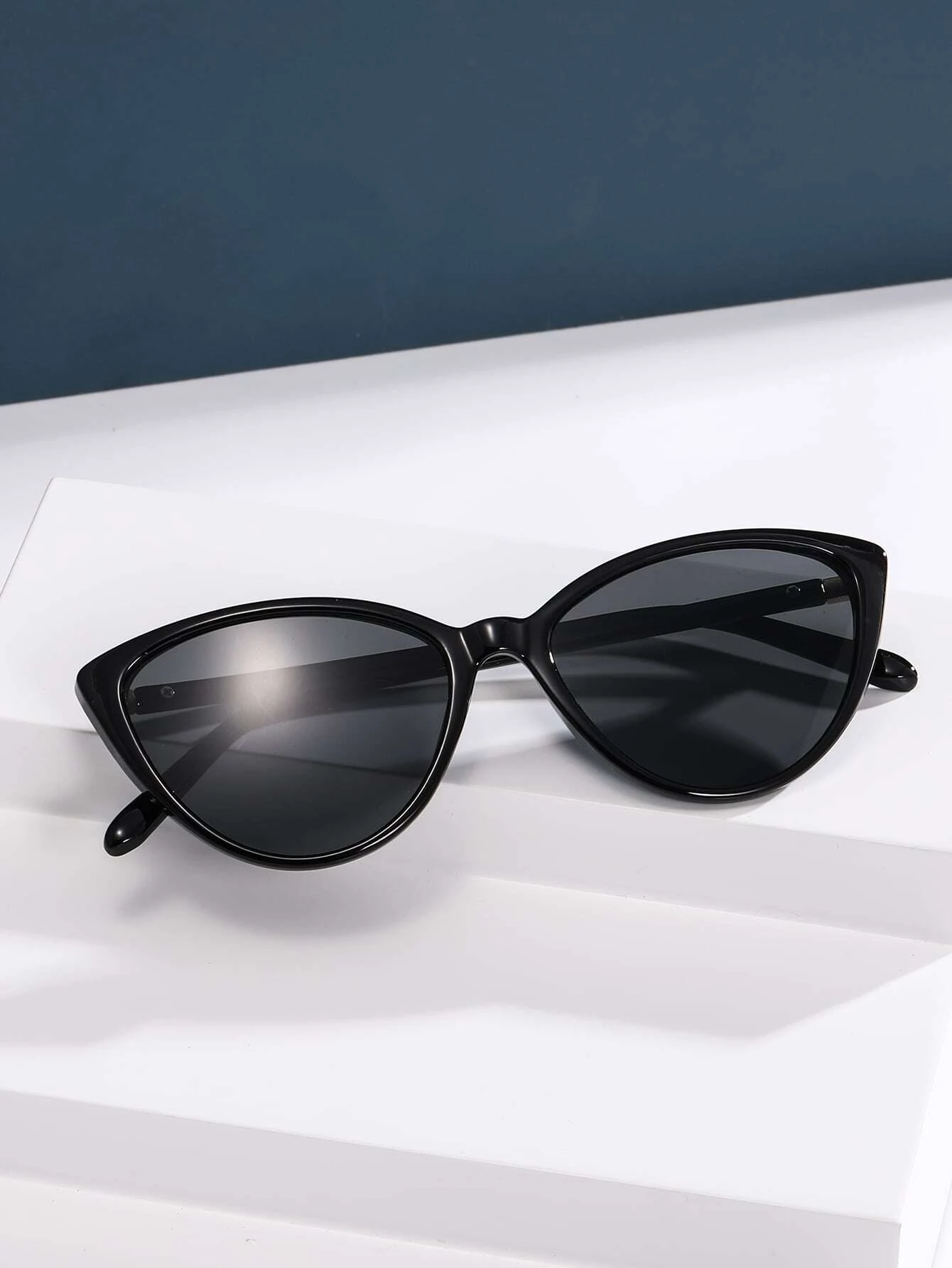 Cat Eye Fashion Sunglasses with a chic and captivating design. These sunglasses showcase the iconic cat-eye frame shape, adding a touch of elegance and trendiness to your eyewear collection.