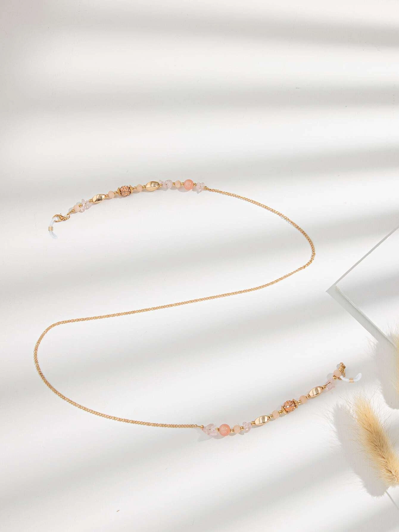 Glasses chain with crystal decorations, a blend of practicality and elegance to keep your eyewear stylishly close.
