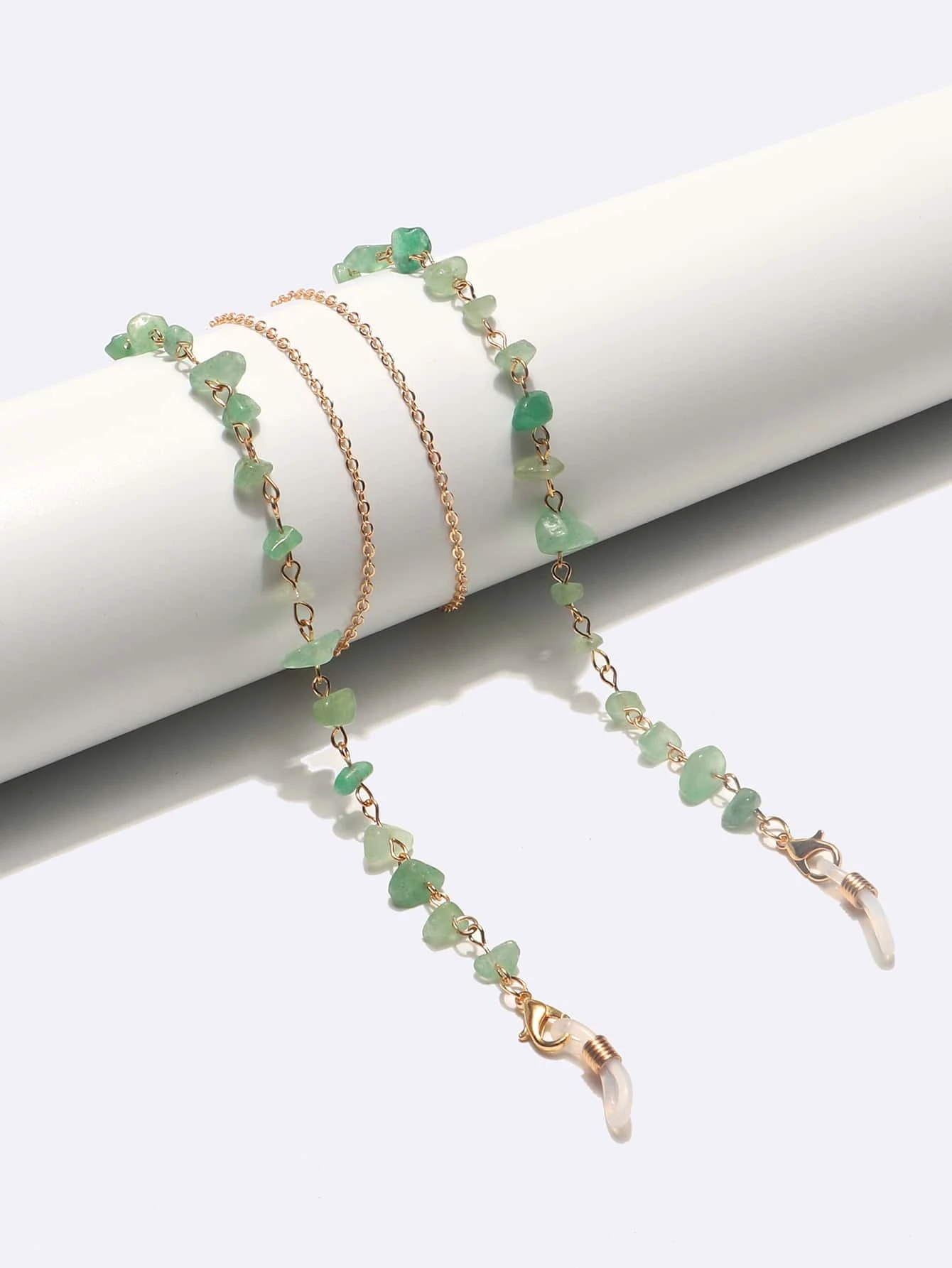 Glasses chain adorned with stylish stone decorations, providing a fashionable and functional accessory for your eyewear.