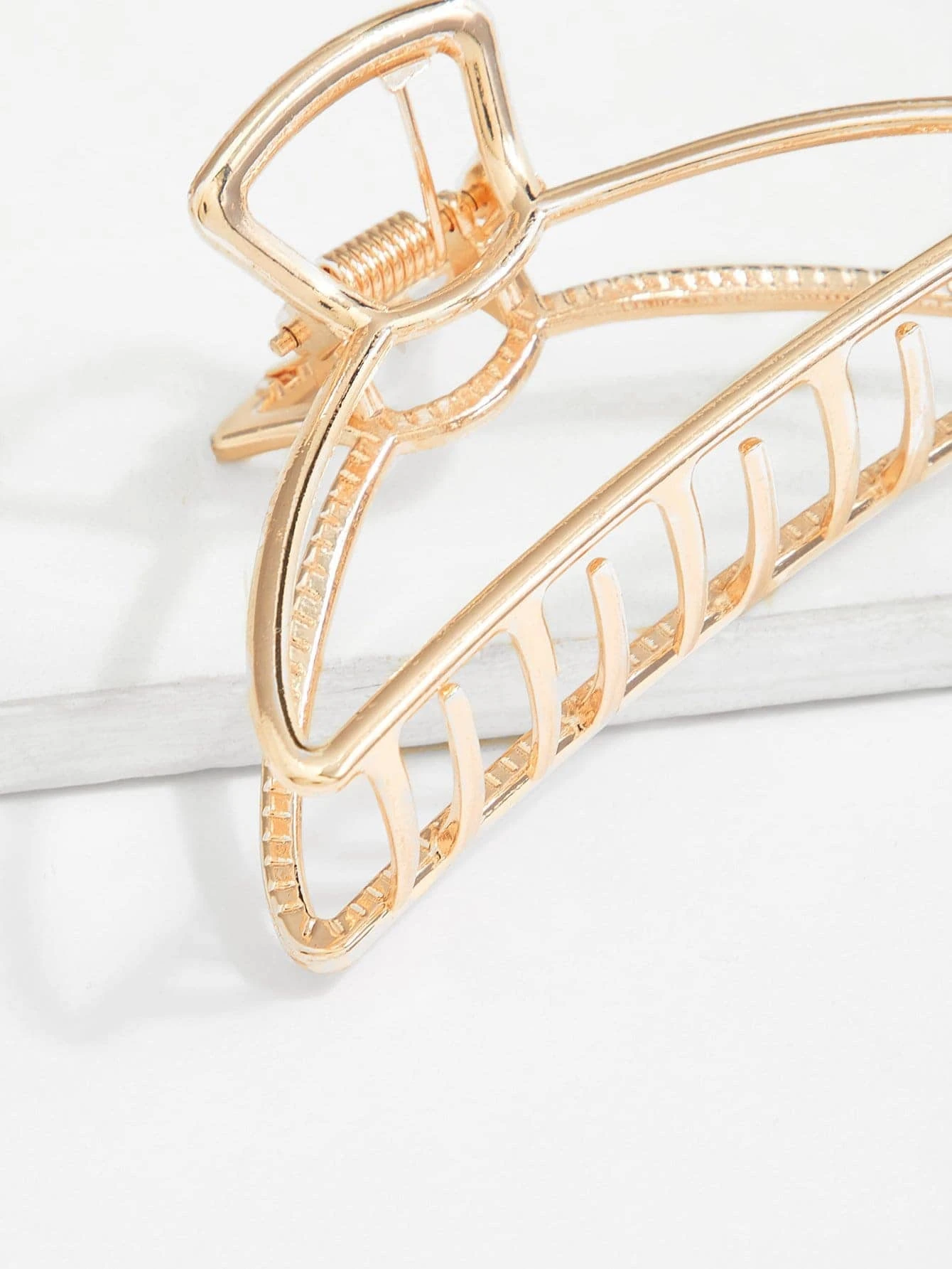 Metal claw hair clip, a functional and versatile accessory for securing hair in various styles with ease.